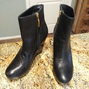 DVF Diane Von Furstenberg Black Opalista Stacked Wedge Bootie Size 8 1/2 M EUC